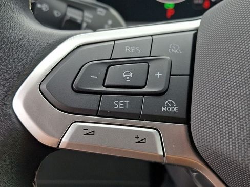 Used 2026 Volkswagen Tiguan SE FWD image 21