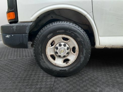 Used 2013 Chevrolet Express 3500 RWD image 14