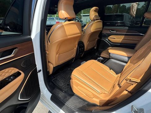 Used 2023 Jeep Grand Cherokee L Summit w/ Luxury Tech Group V AWD/4WD image 12