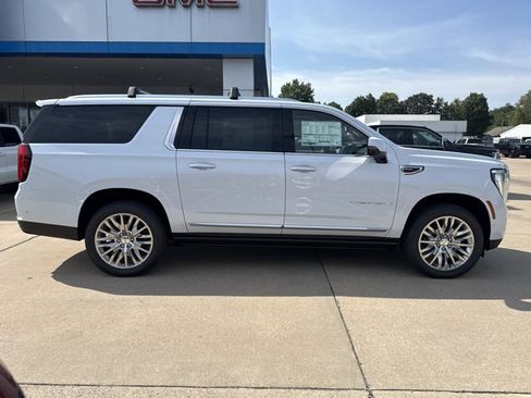 New 2026 GMC Yukon XL Denali w/ Sun & Power Step Package AWD/4WD image 2