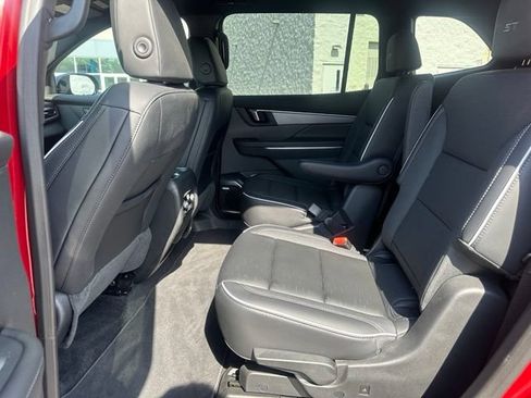 Used 2025 Buick Enclave Sport Touring w/ Power Package FWD image 6