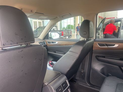 Used 2025 Volkswagen Atlas SE image 17