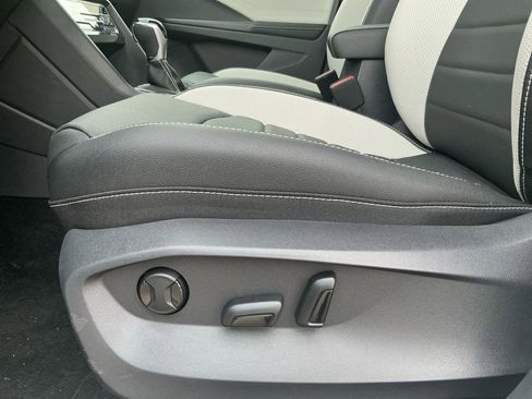 New 2025 Volkswagen Taos SEL image 24