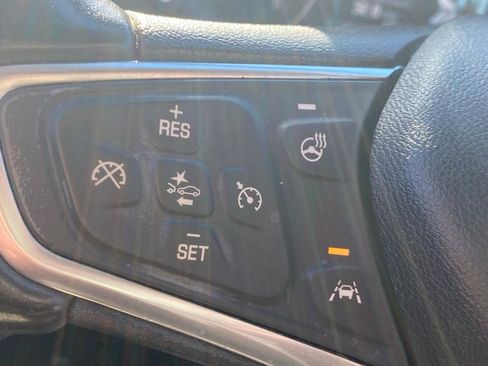 Used 2018 Chevrolet Equinox Premier image 28