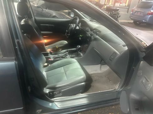 Used 1999 Nissan Maxima GLE image 4