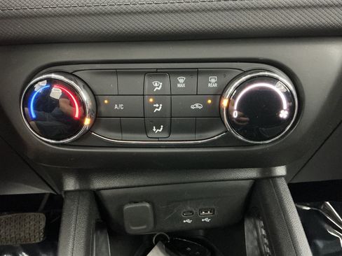 Used 2024 Chevrolet TrailBlazer LS FWD image 35