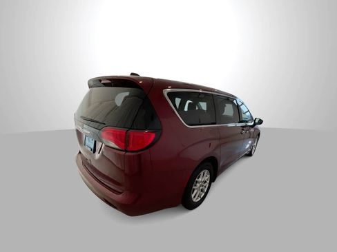 Used 2023 Chrysler Voyager LX FWD image 8