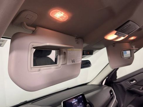 Used 2025 Nissan Rogue SV FWD image 36
