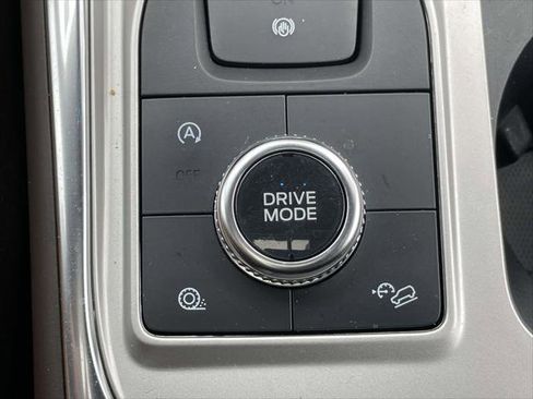 Used 2022 Ford Explorer King Ranch w/ Premium Technology Package image 32