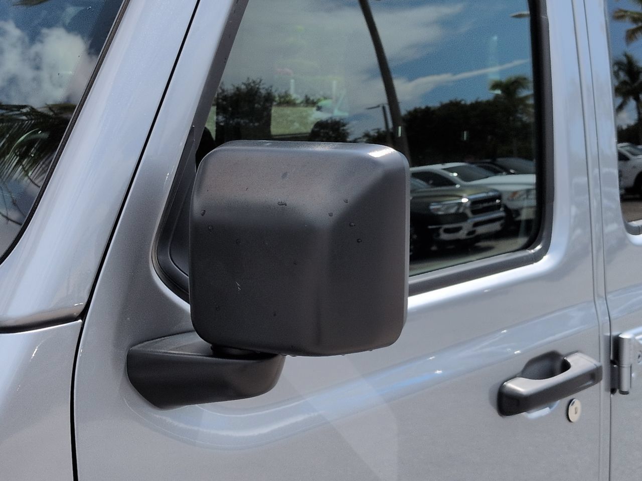 Used 2021 Jeep Wrangler Unlimited Sahara AWD/4WD image 12