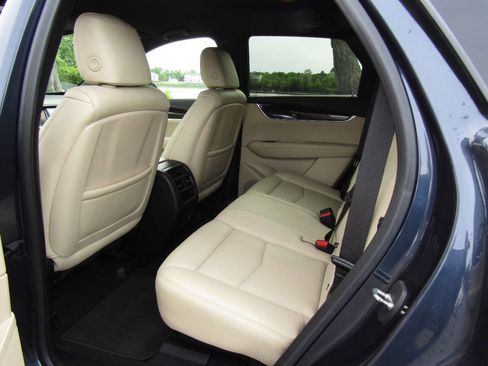 Used 2019 Cadillac XT5 AWD image 11