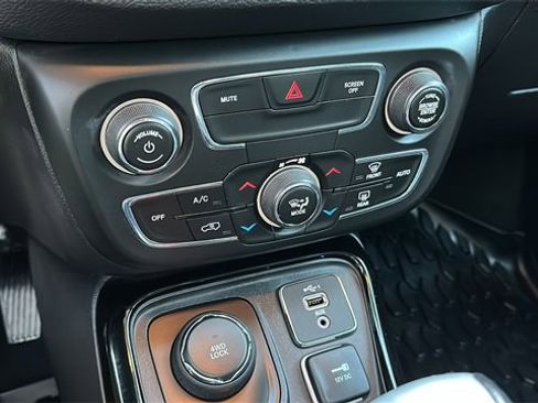 Used 2020 Jeep Compass Limited image 16
