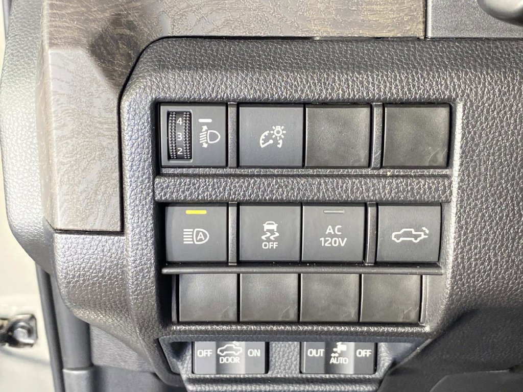 Used 2025 Toyota Tacoma Limited AWD/4WD image 15