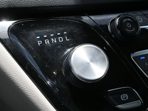 Used 2024 Chrysler Pacifica Touring-L FWD image 15