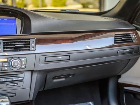 Used 2012 BMW 328i Convertible image 41