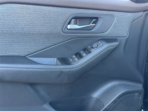 Used 2023 Nissan Rogue SV image 24