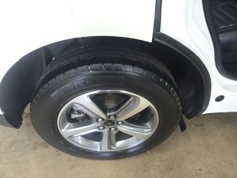 Used 2024 Ford Edge SEL w/ Convenience Package AWD/4WD image 6