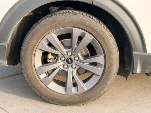 Used 2021 Ford Explorer XLT w/ Equipment Group 202A RWD image 6