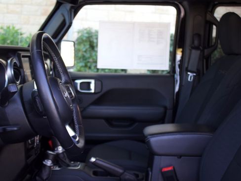 Used 2021 Jeep Wrangler Unlimited Sahara AWD/4WD image 13