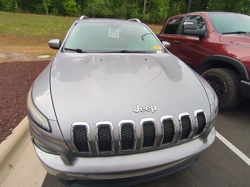Used 2014 Jeep Cherokee Latitude FWD image 3