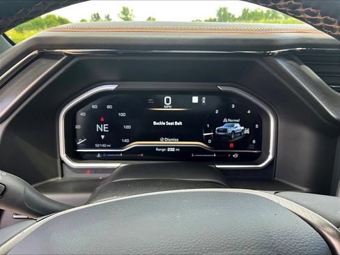 Used 2023 GMC Sierra 1500 AT4 w/ Technology Package AWD/4WD image 16