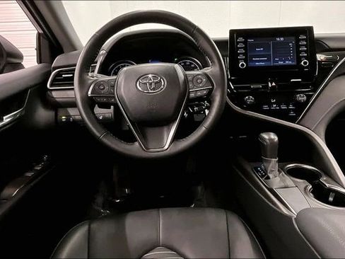 Used 2024 Toyota Camry SE image 6