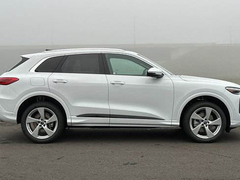 New 2025 Audi Q5 Premium Plus image 2