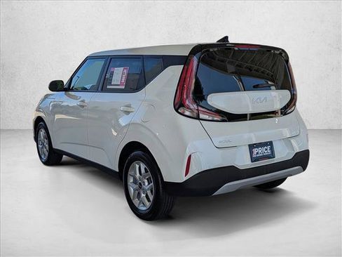 Used 2025 Kia Soul LX w/ LX Technology Package FWD image 8
