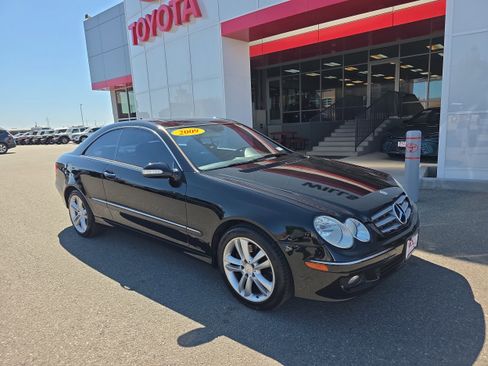 Used 2009 Mercedes-Benz CLK 350 Coupe image 1