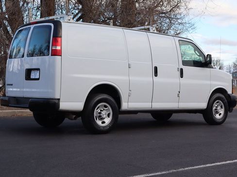Used 2017 Chevrolet Express 2500 image 5