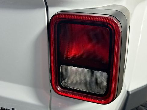 Used 2023 Jeep Gladiator Sport image 30