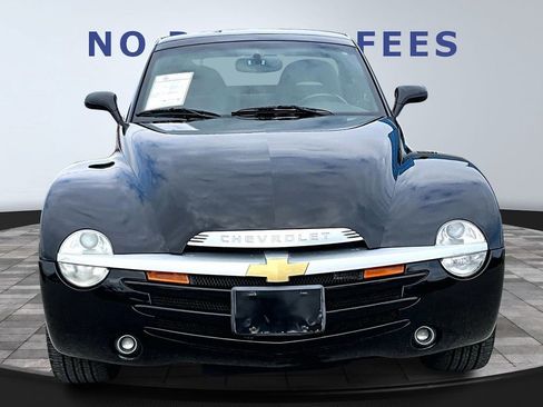 Used 2006 Chevrolet SSR w/ Preferred Equipment Group image 2