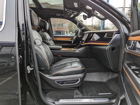 Used 2022 Jeep Grand Wagoneer Series III w/ Rear Seat Video Group 1 image 36