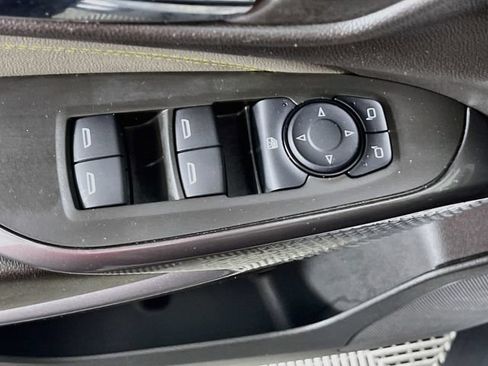 Used 2025 Chevrolet Trax ACTIV w/ Sunroof Package FWD image 18