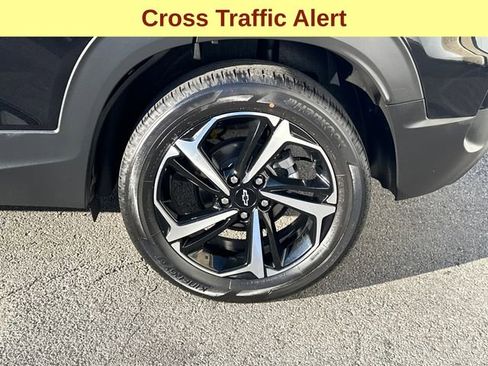 Used 2023 Chevrolet TrailBlazer RS w/ Sun and Liftgate Package image 9