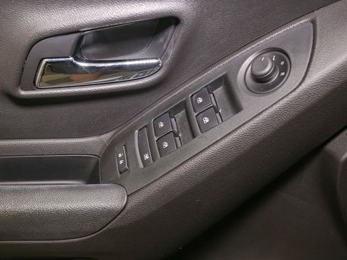 Used 2018 Chevrolet Trax LT w/ LT Convenience Package AWD/4WD image 35
