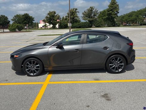 Used 2023 MAZDA MAZDA3 s FWD image 2