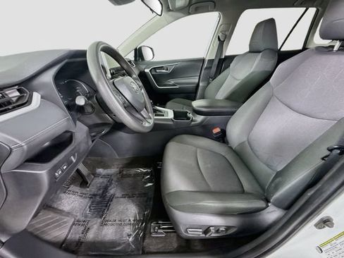 Certified 2025 Toyota RAV4 XLE FWD image 21