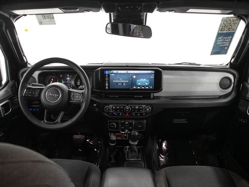 Used 2024 Jeep Wrangler Unlimited AWD/4WD image 15