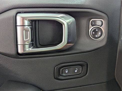 Used 2025 Jeep Wrangler Sahara AWD/4WD image 45