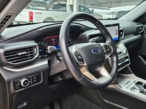 Used 2023 Ford Explorer XLT w/ Equipment Group 202A RWD image 10