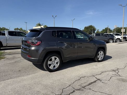 Used 2022 Jeep Compass Latitude w/ Convenience Group AWD/4WD image 5