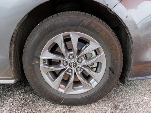 Used 2021 Toyota Sienna LE FWD image 13