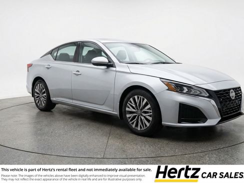 Used 2025 Nissan Altima 2.5 SV FWD image 1