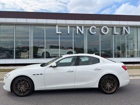 Used 2019 Maserati Ghibli RWD image 2