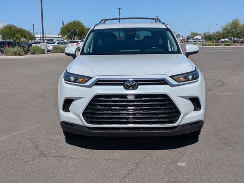 Used 2024 Toyota Grand Highlander XLE FWD image 8