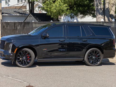 Used 2026 Cadillac Escalade V AWD/4WD image 8