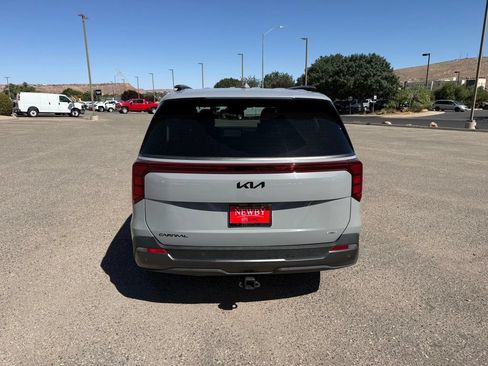 Used 2025 Kia Carnival SX FWD image 6