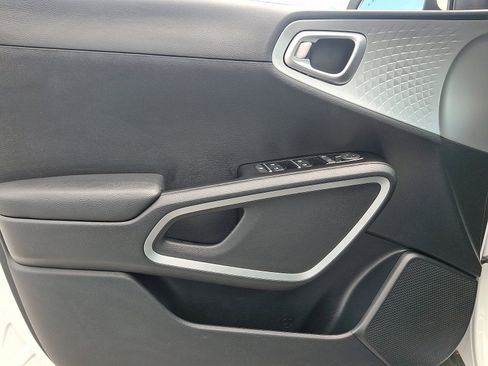Used 2022 Kia Soul LX w/ Technology Package FWD image 12