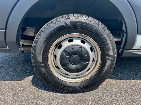 Used 2019 Ford Transit 250 130 Medium Roof image 19